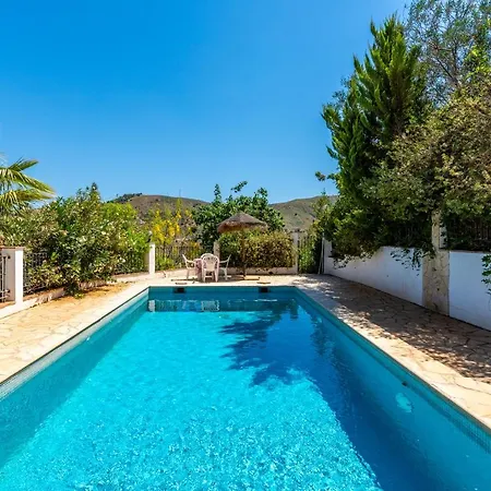 Country In Peaceful Location Villa *