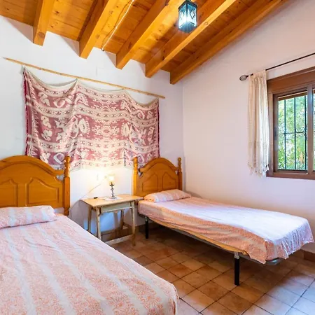 Villa Country In Peaceful Location Cutar