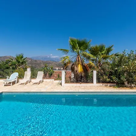Villa Country In Peaceful Location *